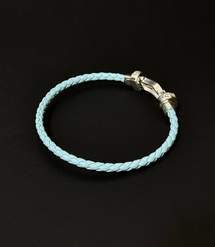 "Saot de cheval" Light Blue Horse Shoe Clasp | Bracelet