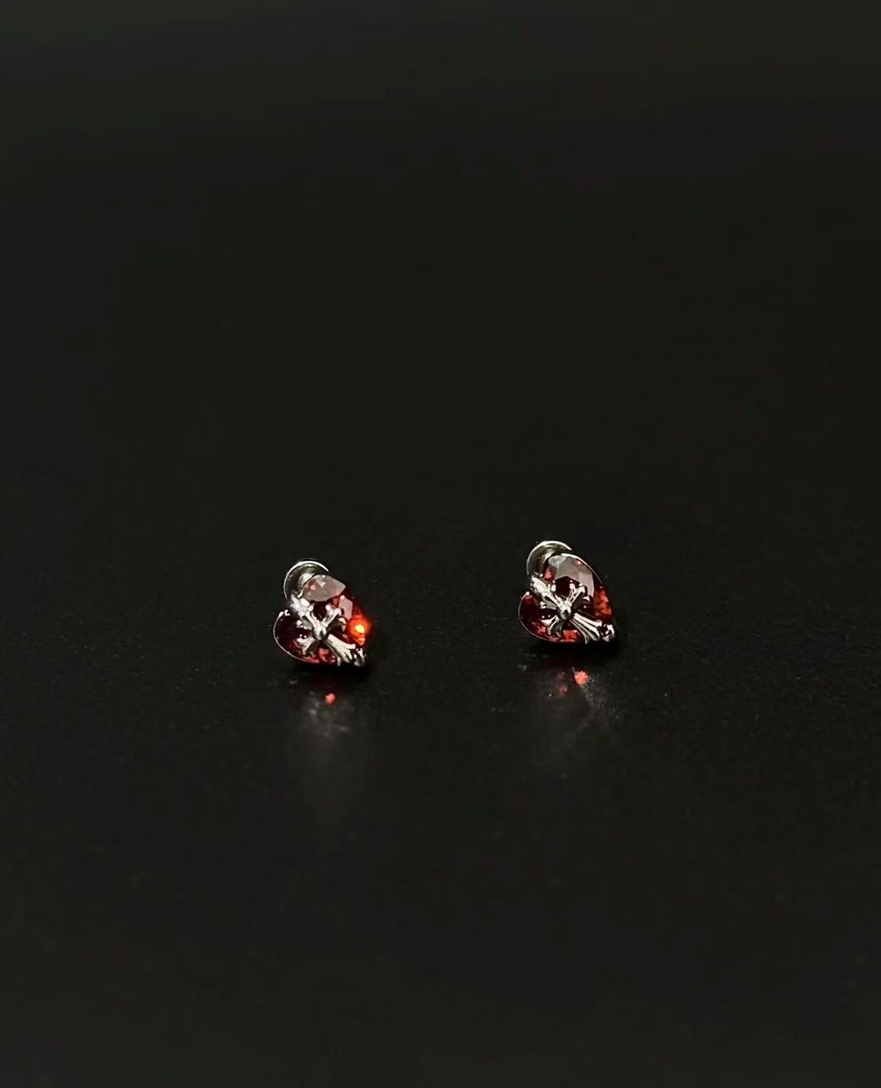 「Bright red」修道院｜耳钉