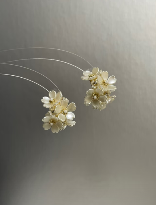 Cream - colored Flower Cluster Earrings