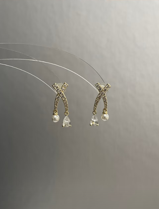 Pearl & Diamond - flower Stud Earrings