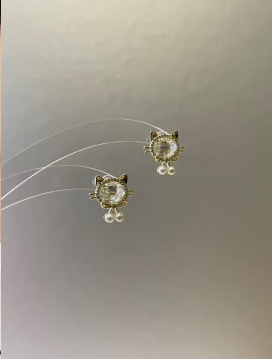 Cat - shaped Diamond Stud Earrings