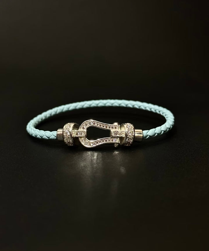 "Saot de cheval" Light Blue Horse Shoe Clasp | Bracelet